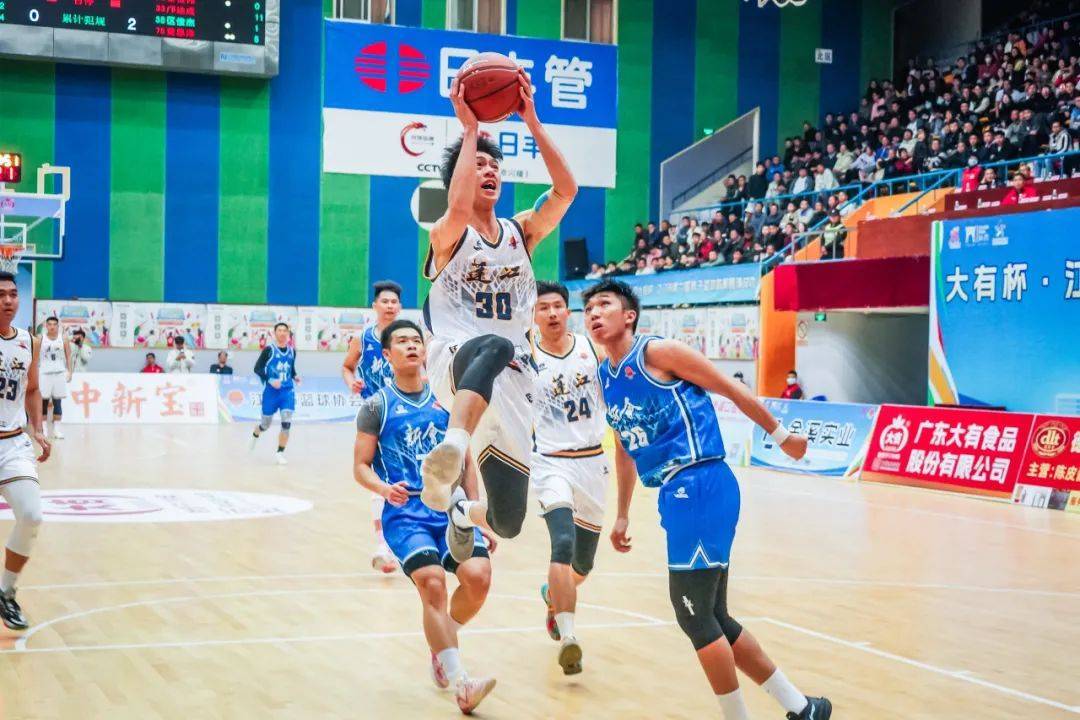 黑白直播在线观看nba-国内篮球联赛呈现激烈较量局面
