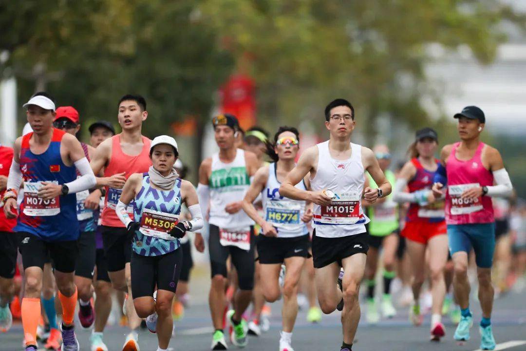闪亮登场英雄辈出，让人沉醉于激情赛事的简单介绍
