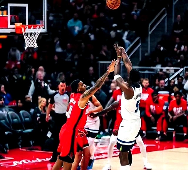 爵士主场大胜火箭,迎来四连胜 爵士主场大胜火箭,迎来四连胜