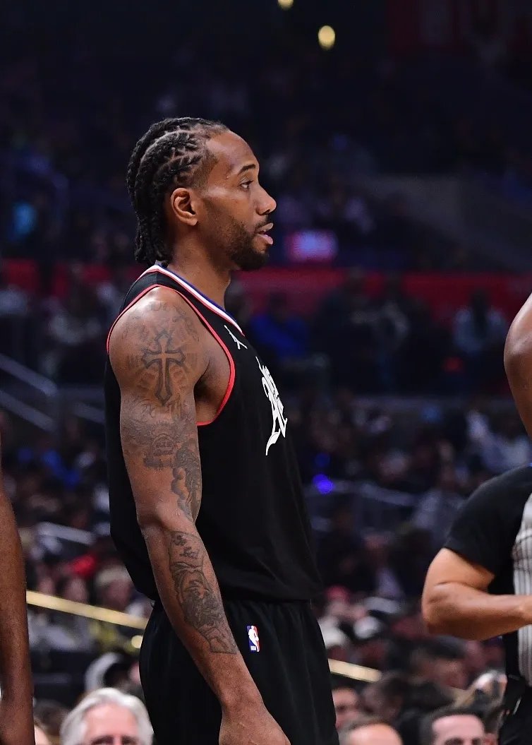 黑白直播nba-快船客场惜败掘金,莱昂纳德表现出色