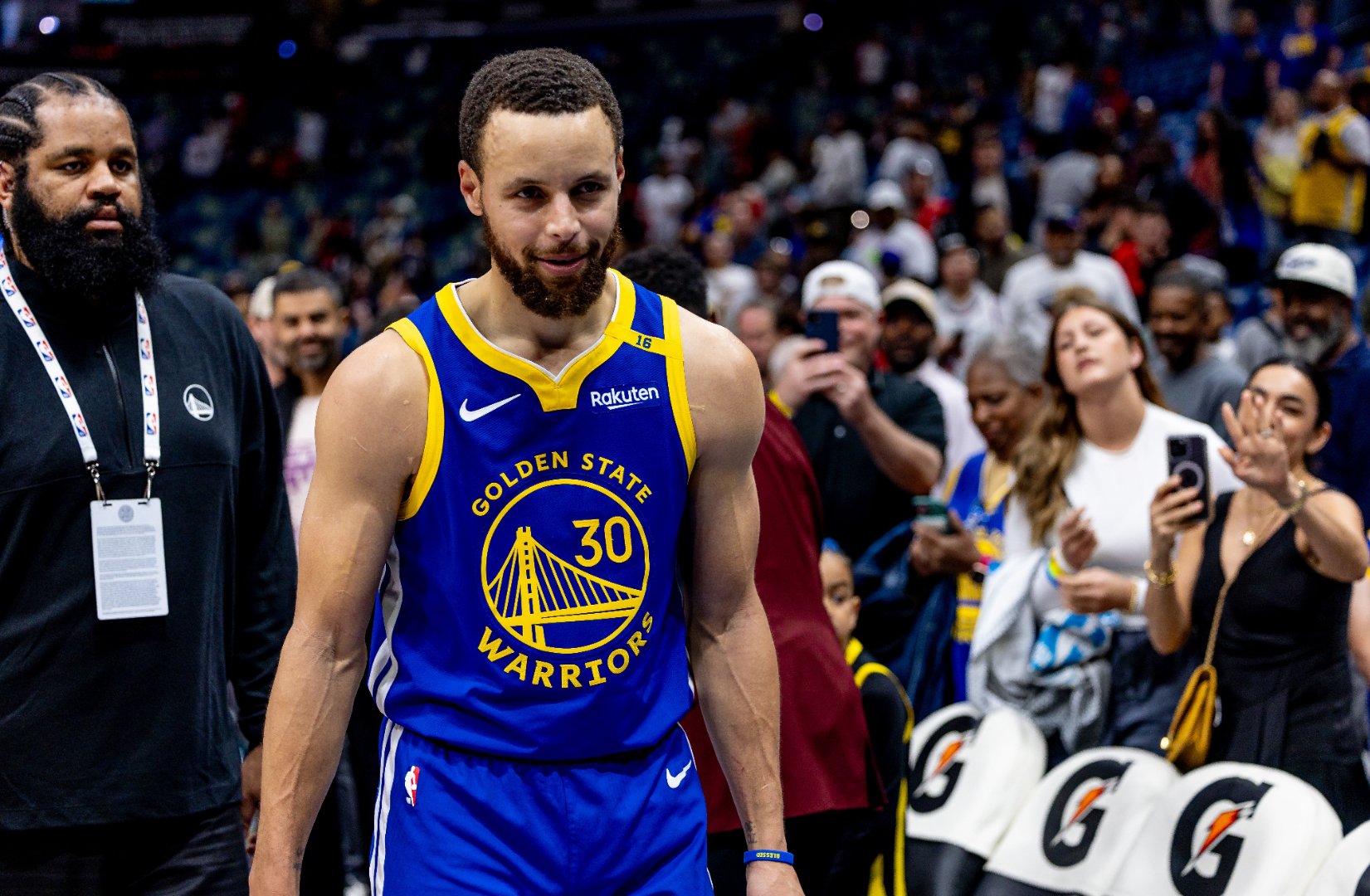 黑白直播在线观看nba-关于勇士主场击败国王,库里表现抢眼的信息