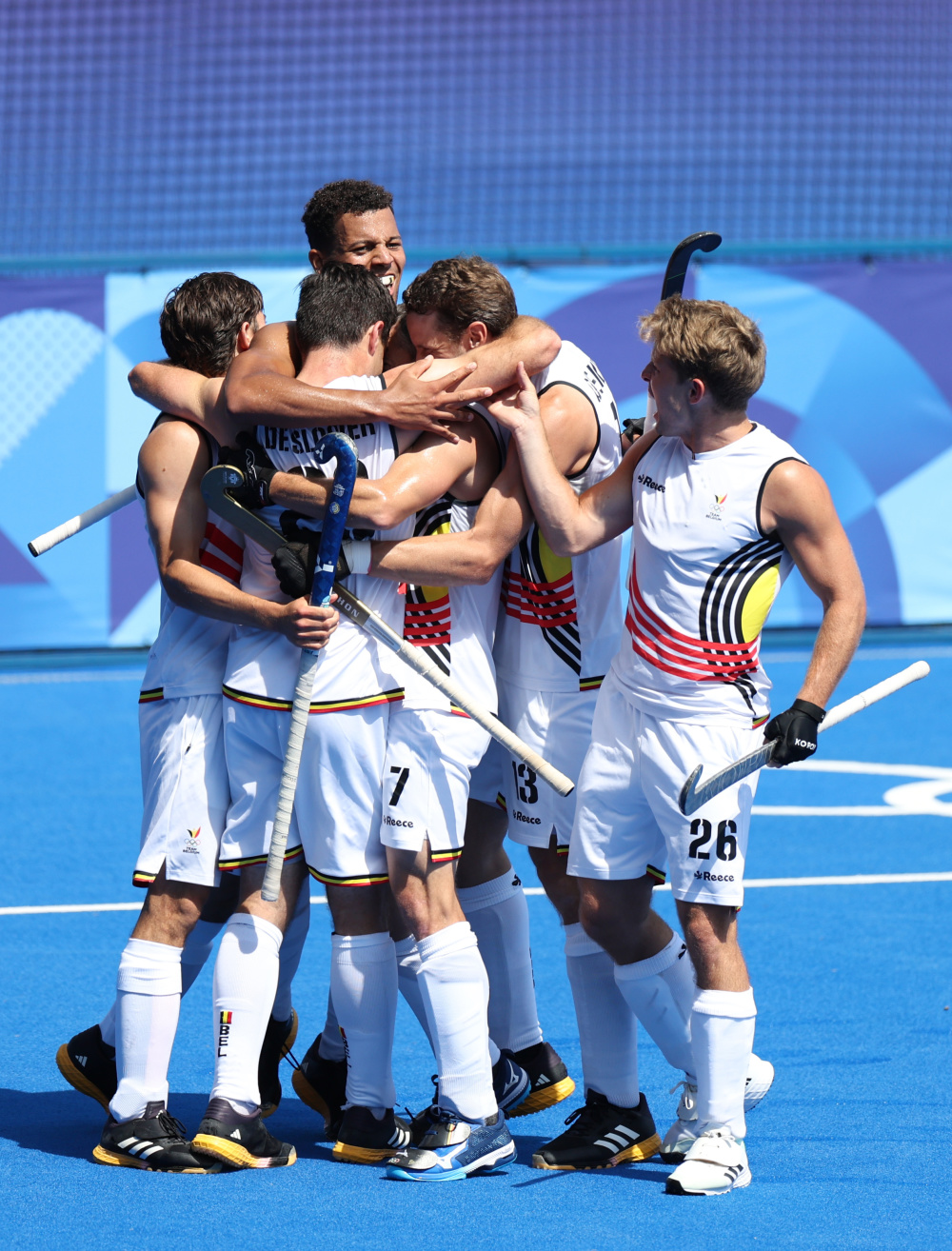 黑白直播nba-巴黎强势西班牙,托雷斯制霸全场的简单介绍