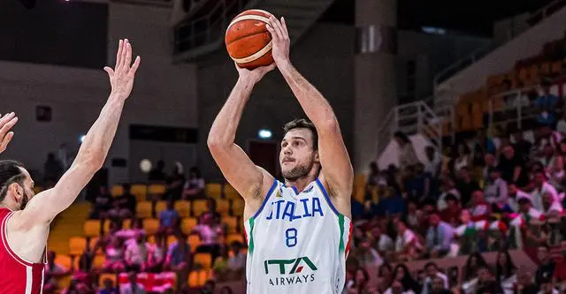 黑白直播nba-勇士逆转巴西男篮,加里纳利关键制胜的简单介绍