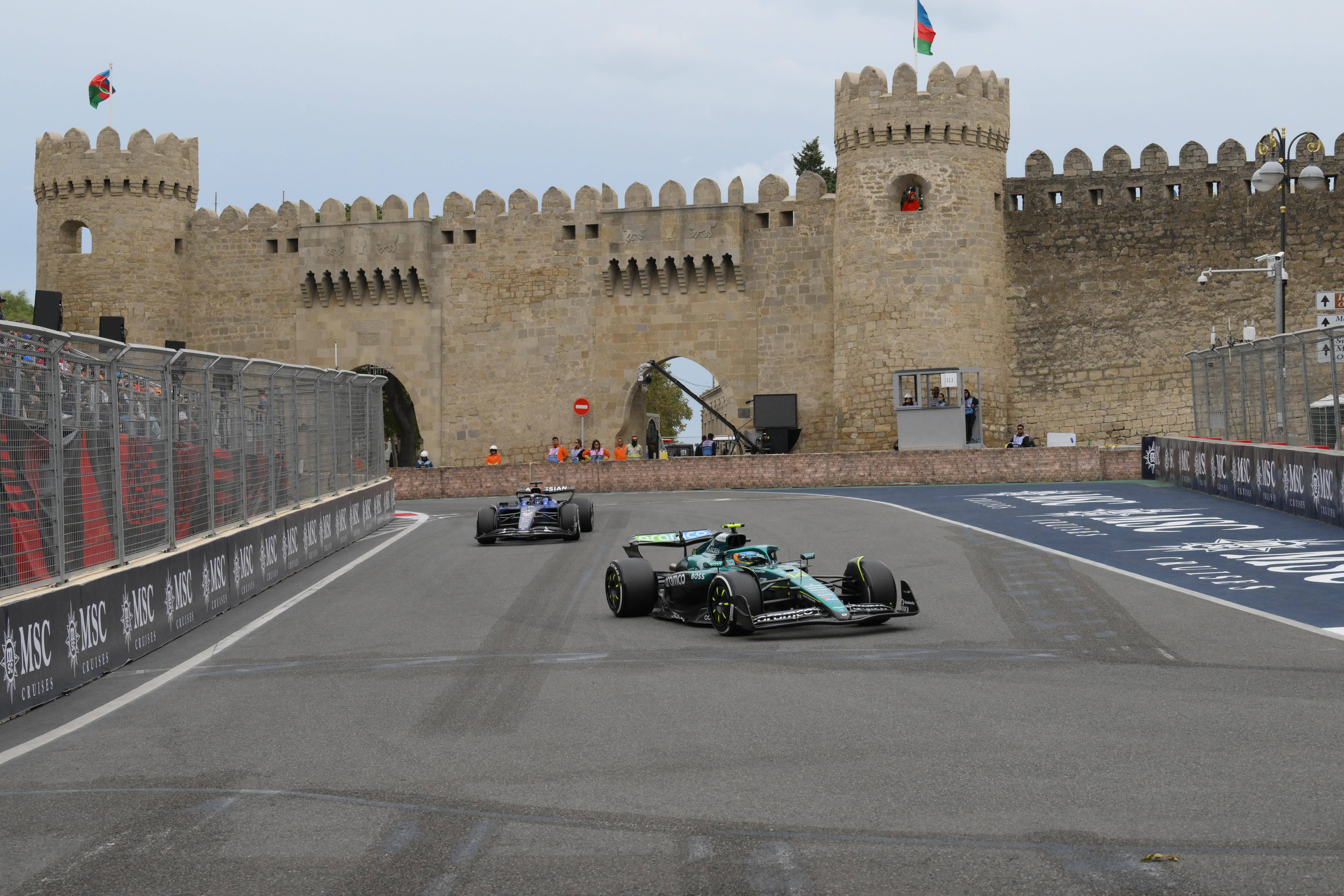 威廉姆斯轻取阿斯顿马丁，维斯塔潘惊艳四座